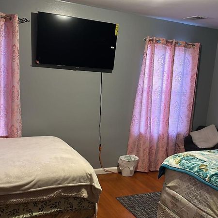 Divine Villa Guest House 65 Sherman 6Mins To Airport And 4Mins To Penn Station Нюарк Екстериор снимка